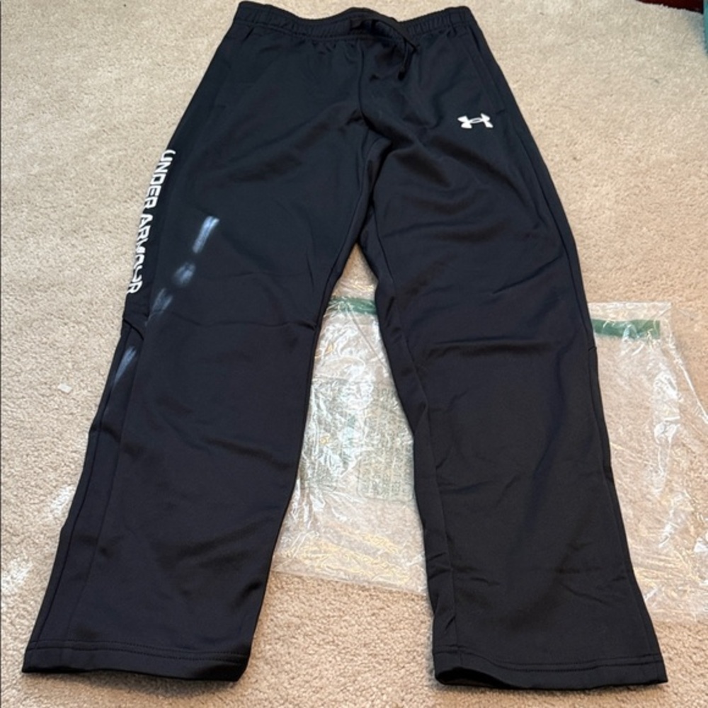 Youth medium black under Armour sweatpants NWT